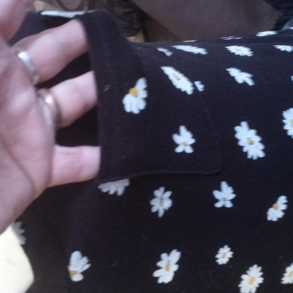 SOLD- No Bounderies black with daisy top size small. - Picture 4 of 5